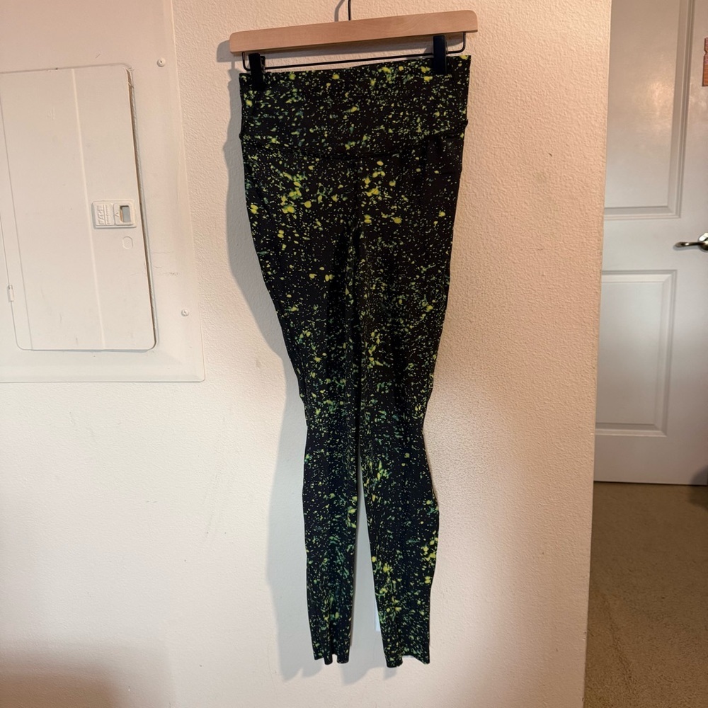 Lululemon Size 8 Black Neon Splatter Print Stirrup Yoga Leggings Nulux Fabric